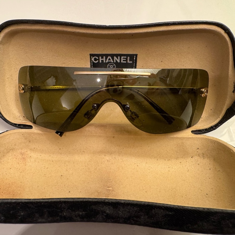 CHANEL Gold-Tinted Sunglasses